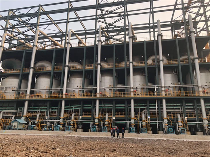 Vertical falling film evaporator